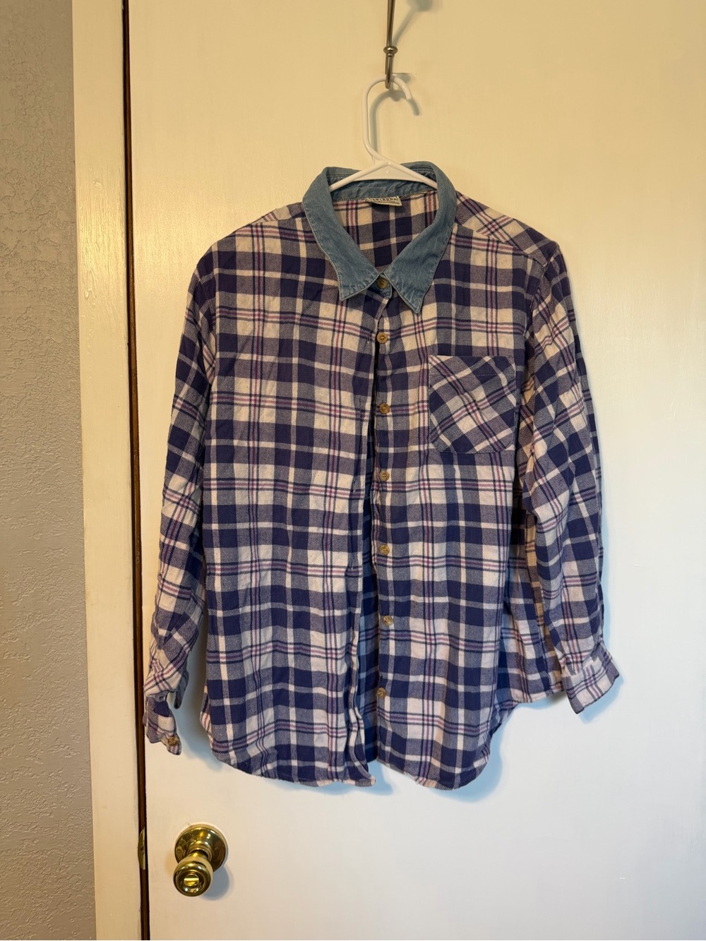 Arizona Jean Company Blue and White Plaid Button-Down Shirt with Contrast Collar